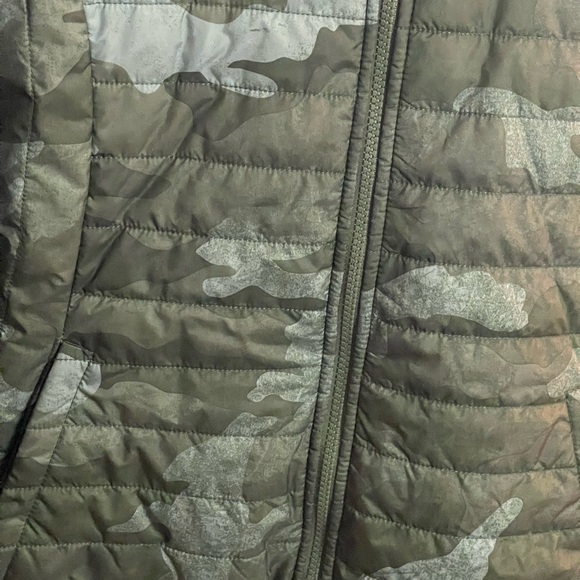 The North Face xlg girls size 18 Black and Gray Camouflage Ski Jacket reversible - Picture 4 of 16
